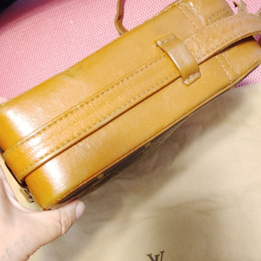 Louis Vuitton Brown and Tan Monogram Sac Shoulder Bag - Picture 7 of 9
